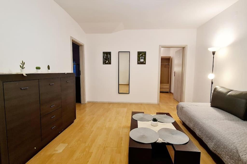Przestronny Pokoj W Mieszkaniu Na Filipa Cracovie Extérieur photo