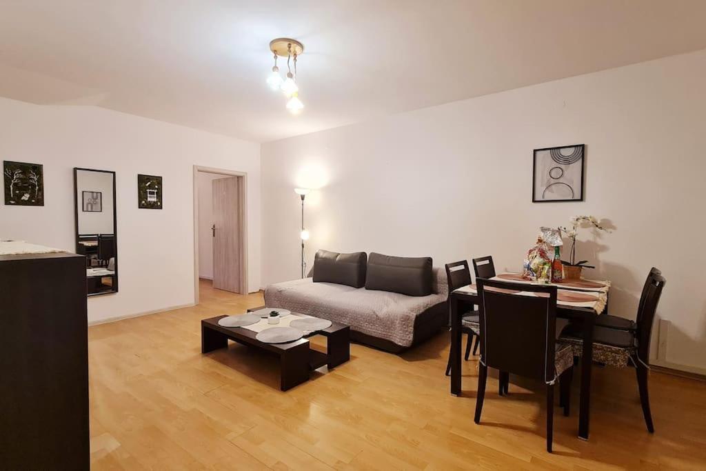 Przestronny Pokoj W Mieszkaniu Na Filipa Cracovie Extérieur photo